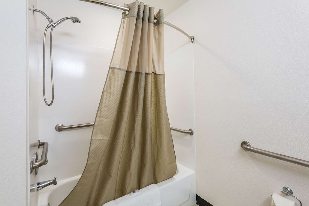 Motel 6 Smyrna, GA - Atlanta Deluxe Room, 1 Queen Bed, Non Smoking, Refrigerator & Microwave 17