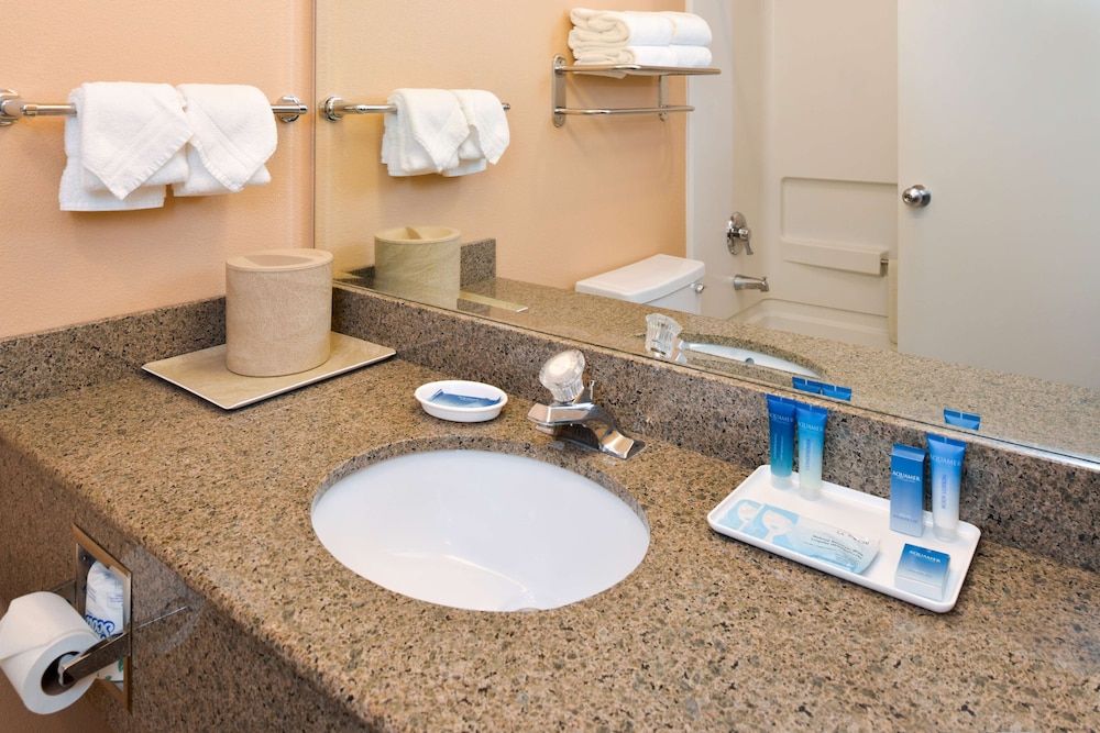Best Western Pendleton Inn Standard Room, 2 Queen Beds, Accessible, Bathtub (Pet Friendly) 4