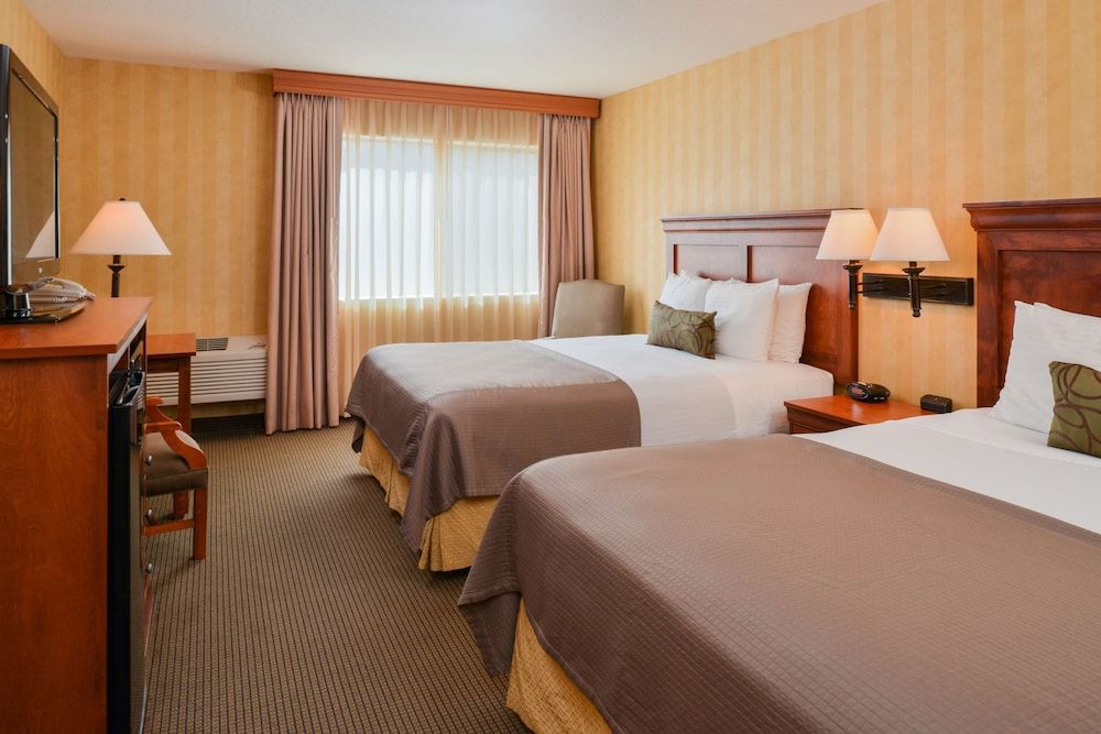 Best Western Pendleton Inn Standard Room, 2 Queen Beds, Accessible, Bathtub (Pet Friendly) 2