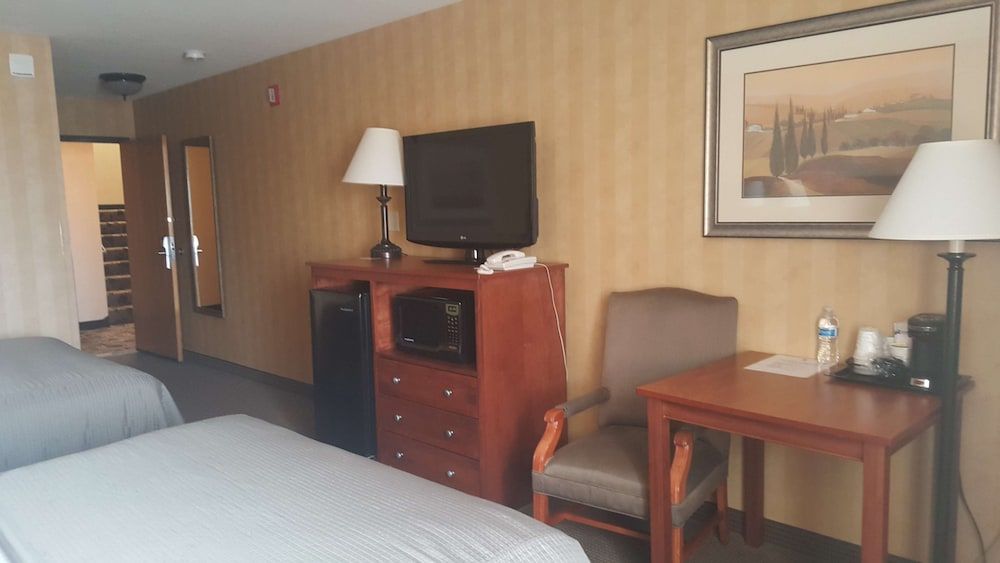 Best Western Pendleton Inn Standard Room, 2 Queen Beds, Accessible, Bathtub (Pet Friendly) 6
