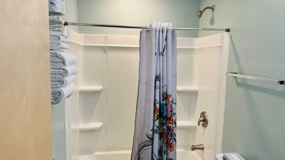 Adventure Inn - Glenwood Springs Standard Room, 2 Queen Beds 5