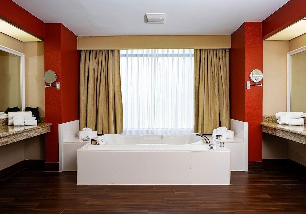 Suite, 1 King Bed (Garden)
