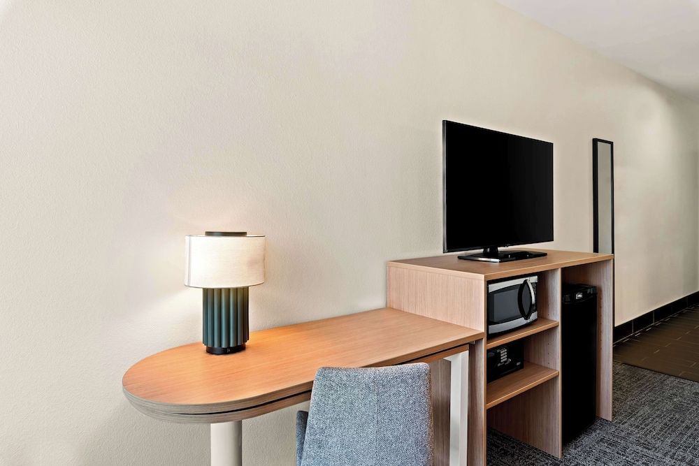 Room, 2 Queen Beds, Accessible, Bathtub (Mobility & Hearing)