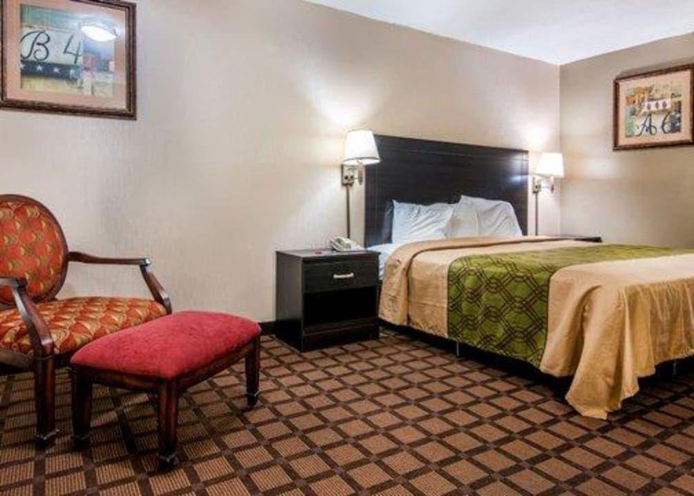 Room, 1 King Bed, Smoking