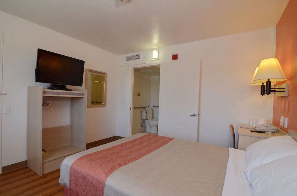 Standard Room, 1 Double Bed, Accessible, Non Smoking