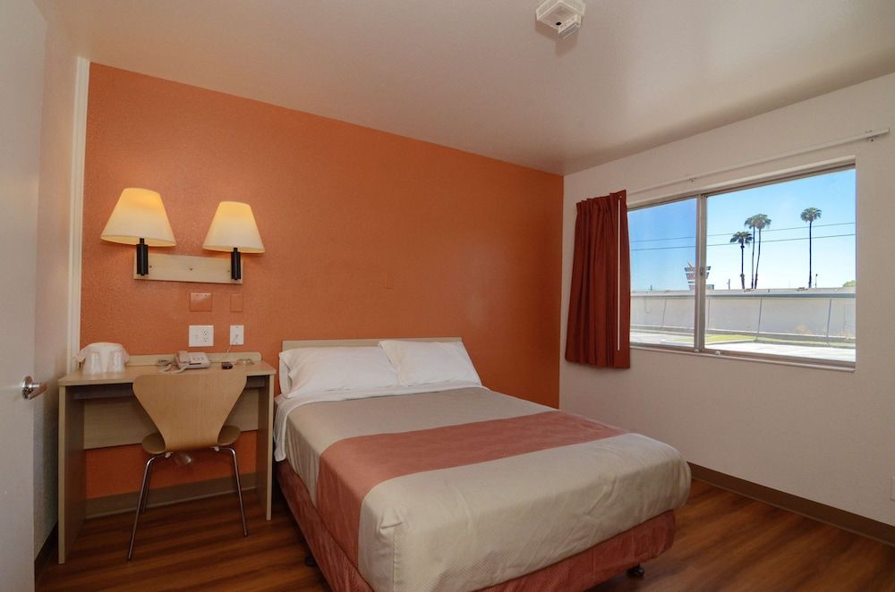 Motel 6 Indio, CA - Palm Springs Standard Room, 1 Double Bed, Non Smoking 2