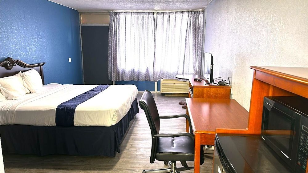 Room, 1 King Bed, Non Smoking