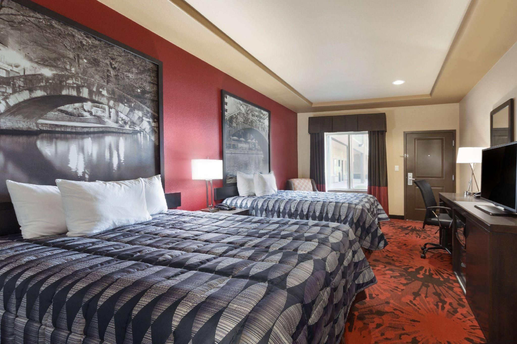 2 Queen Beds, Mobility Accessible Room, Roll-In Shower, Non-Smoking