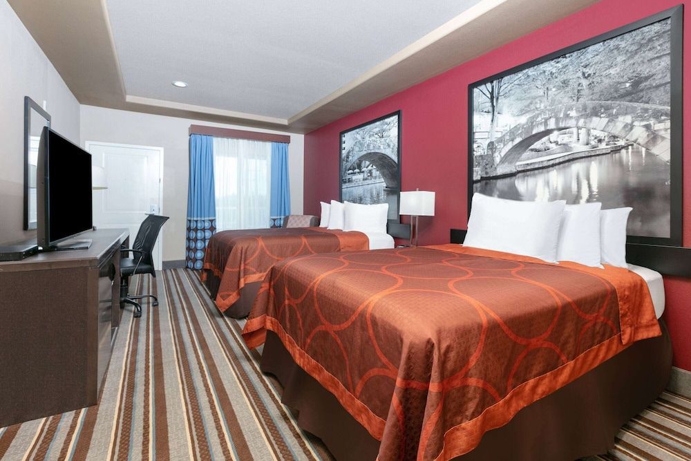 Room, 2 Queen Beds, Accessible, Non Smoking (Roll-in Shower, Mobility)
