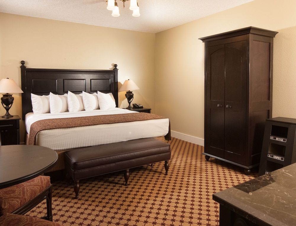 Standard Sandpiper Lodge Room 1 Queen