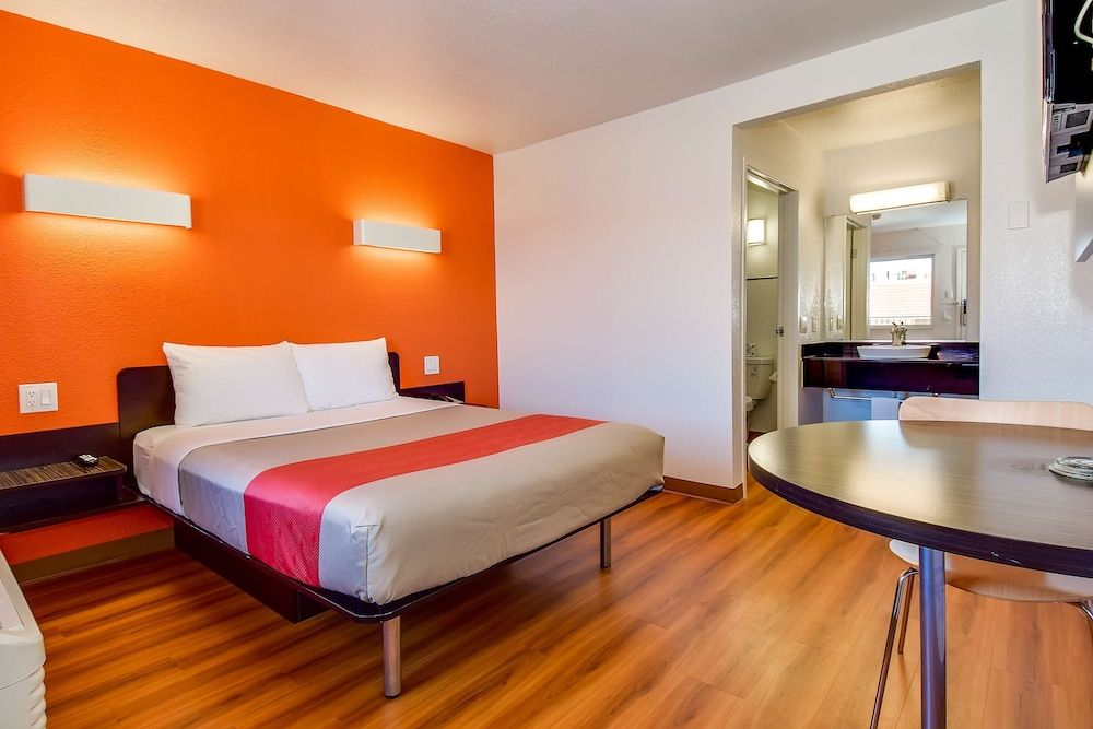 Standard Room, 1 Queen Bed, Smoking
