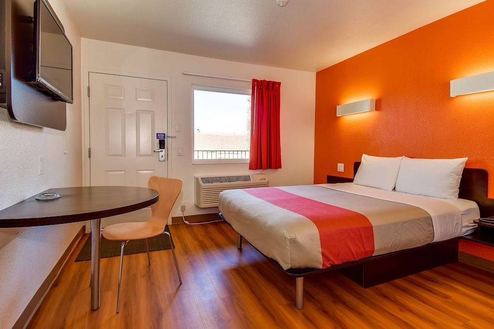 Standard Room, 1 Queen Bed, Non Smoking