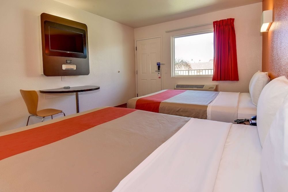 Standard Room, 2 Queen Beds, Non Smoking
