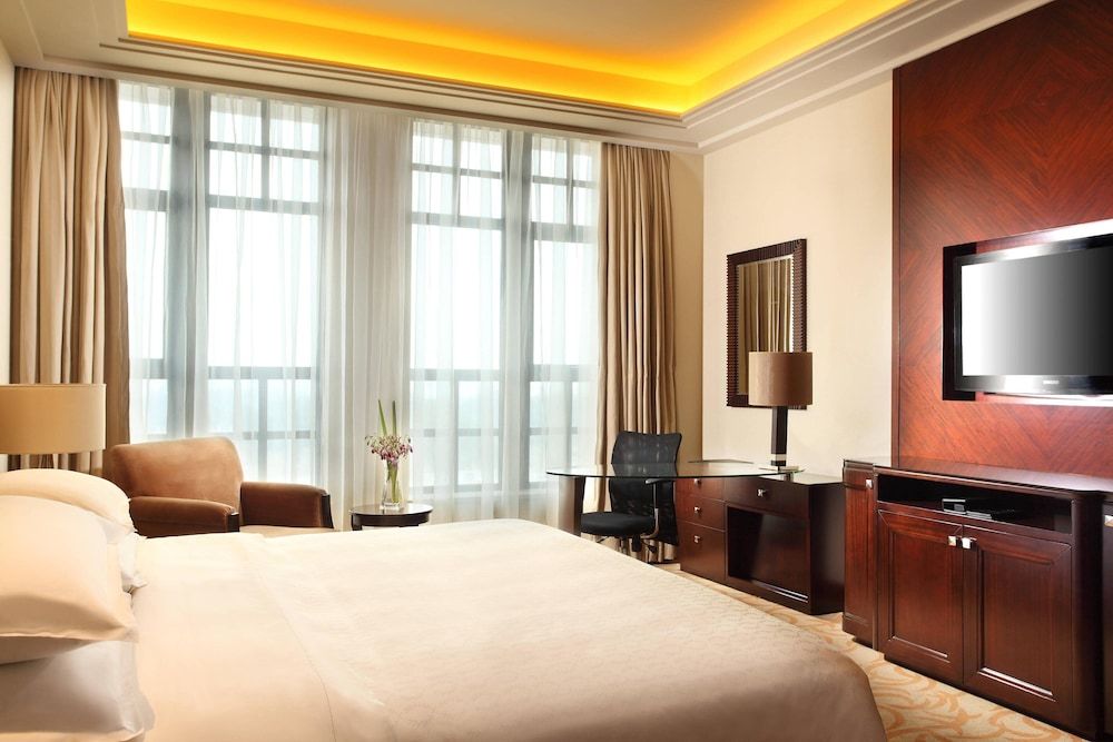 Deluxe Room, 1 King Bed, Garden View