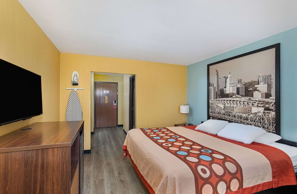 Room, 1 King Bed, Microwave