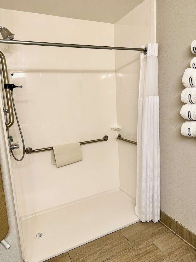 Best Western Vista Inn Standard Room, 2 Queen Beds, Accessible, Bathtub 5