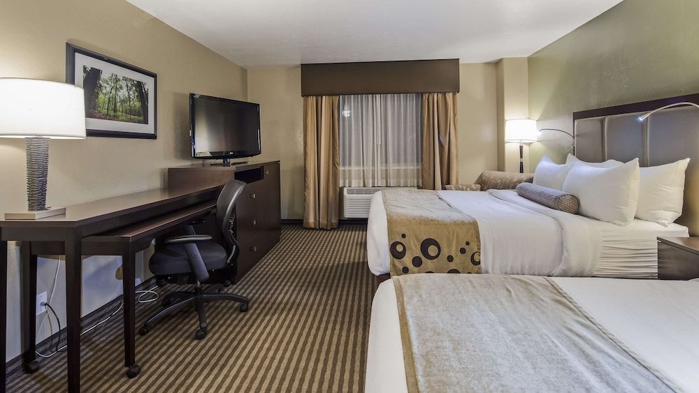 Best Western Vista Inn Executive Room, 2 Queen Beds, Non Smoking, Refrigerator & Microwave 3
