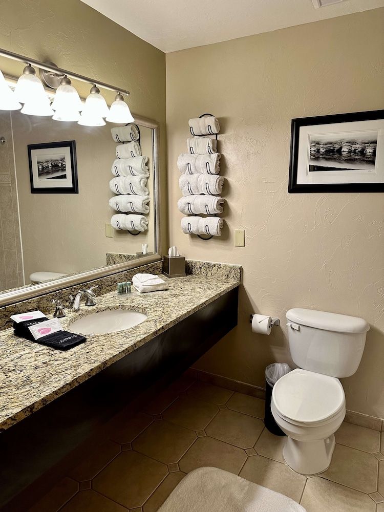 Best Western Vista Inn Executive Room, 2 Queen Beds, Non Smoking, Refrigerator & Microwave 4