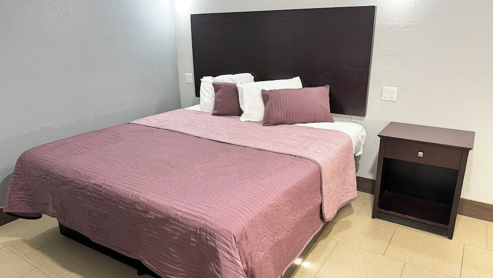 Standard Room, 1 King Bed, Non Smoking, Refrigerator & Microwave