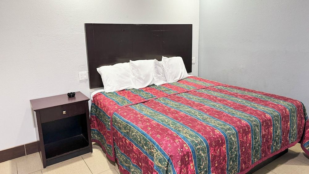 Standard Room, 1 King Bed, Smoking, Refrigerator & Microwave