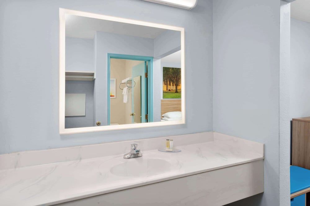 Room, 2 Queen Beds, Non Smoking (Pet-friendly)