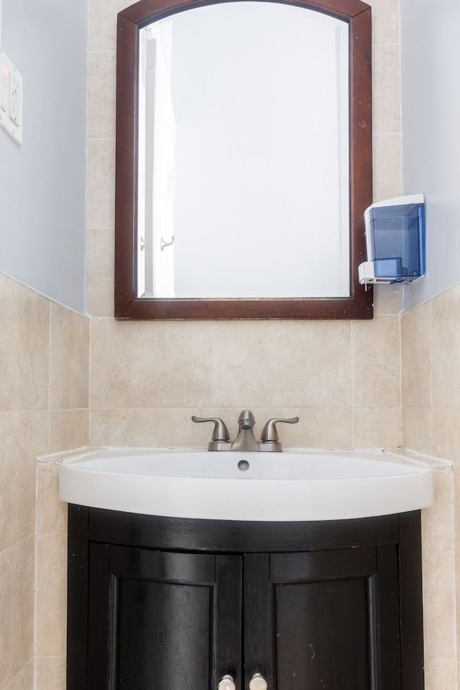 The Central Park North Economy Room 1 Double Bed with Shared Bathroom 7