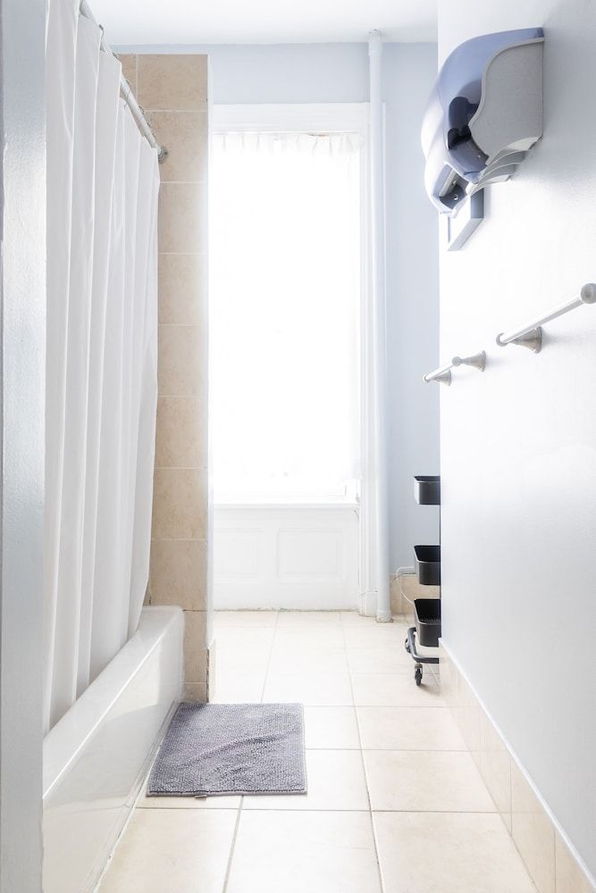 The Central Park North Economy Room 1 Double Bed with Shared Bathroom 8