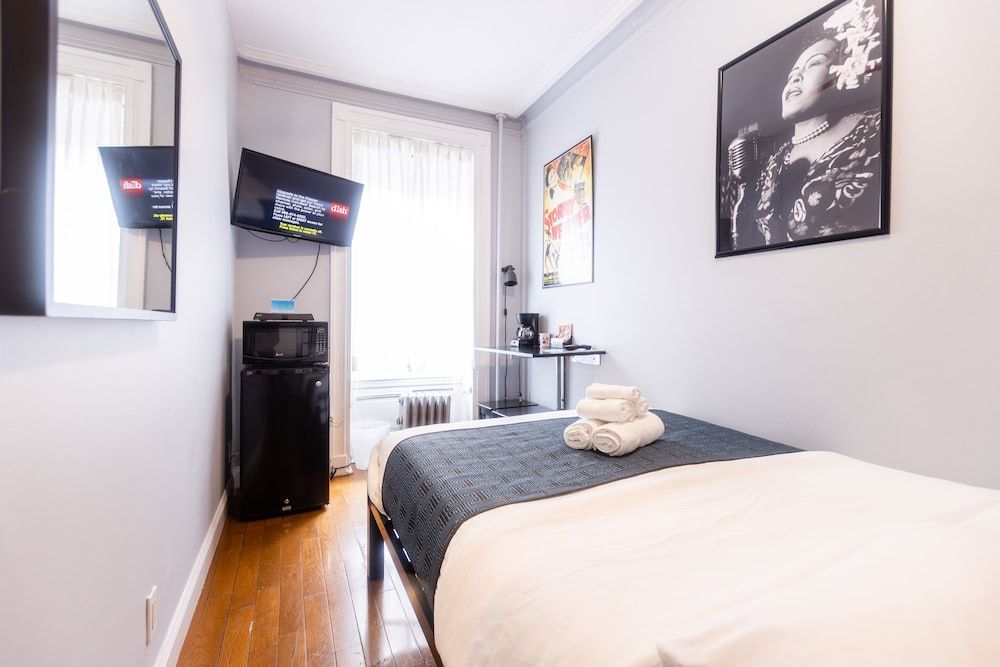 The Central Park North Economy Room 1 Double Bed with Shared Bathroom 4