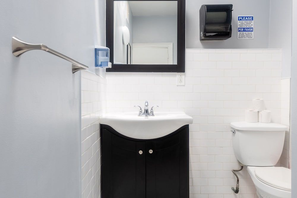 The Central Park North Economy Room 1 Double Bed with Shared Bathroom 10