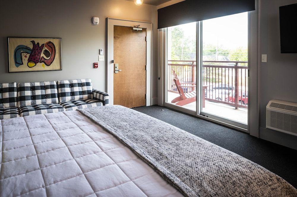 Comfort, King, City View
