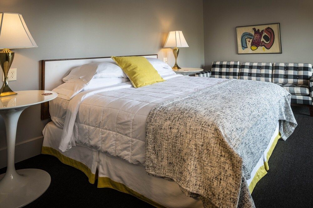 Comfort, King, City View