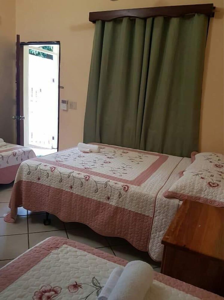 Serenade Hotel Quadruple Room 3