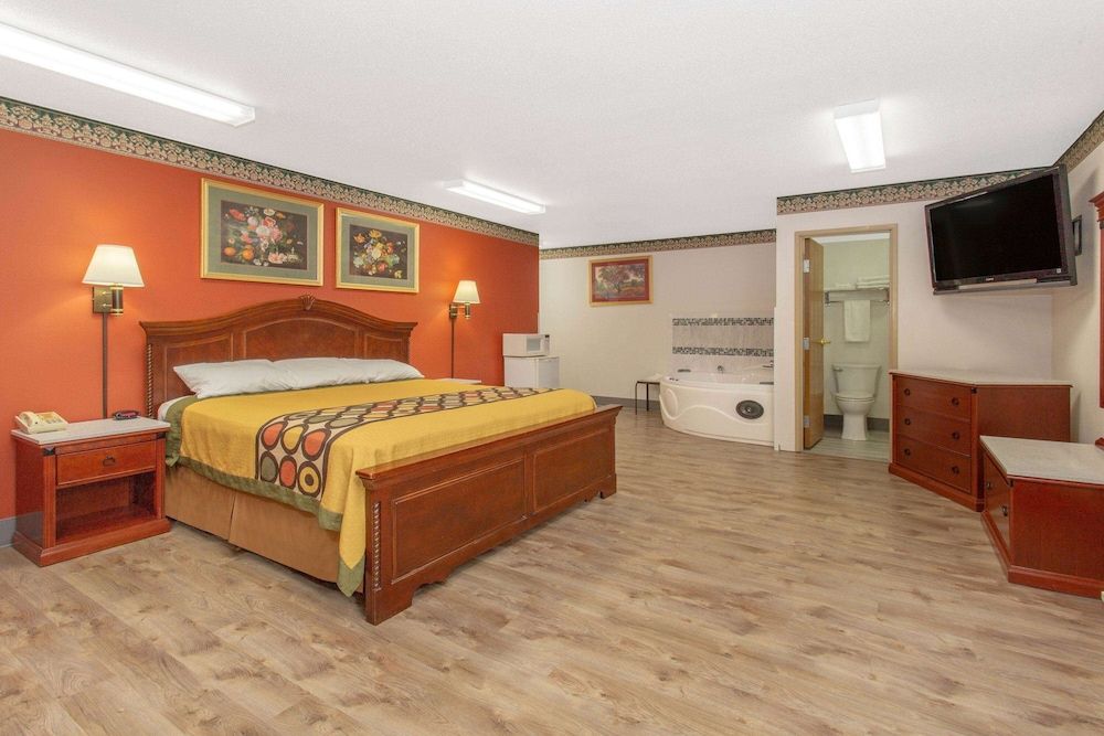 Suite, 1 King Bed, Non Smoking (Luxury)