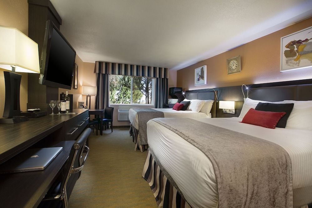 Prospector Hotel and Casino Deluxe Double Room, 2 Queen Beds 3