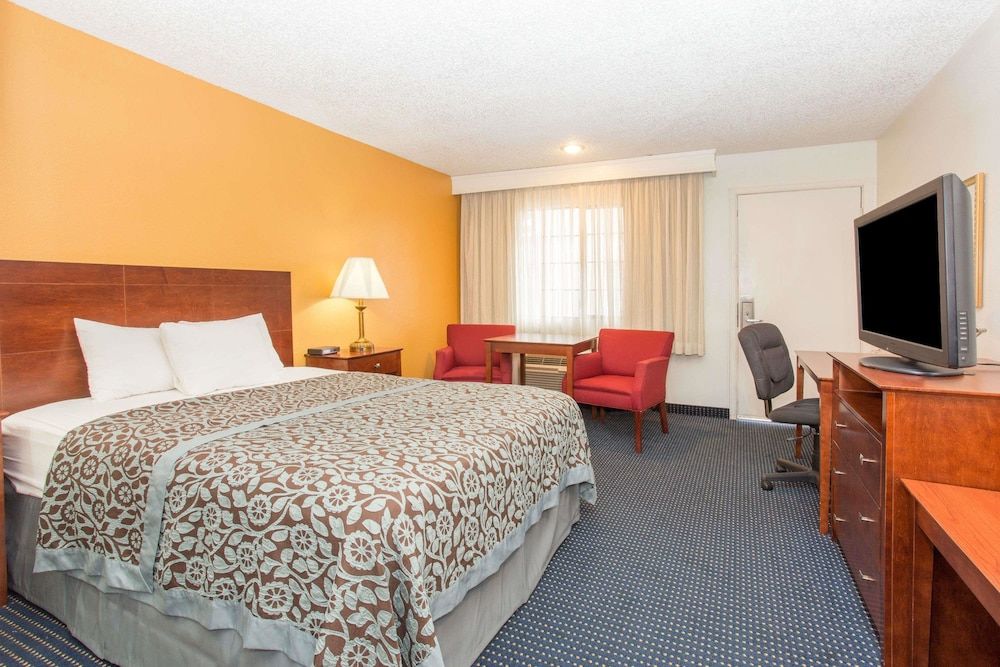 Deluxe Room, 1 Queen Bed, Non Smoking