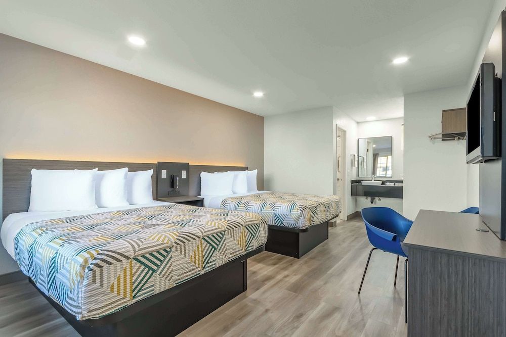 Motel 6 Willows, CA Standard Room, 2 Queen Beds, Smoking 2