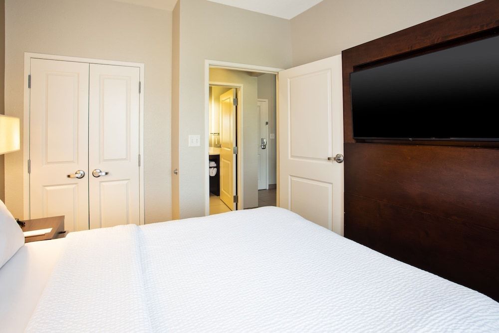Suite, 2 Bedrooms, Non Smoking (Mobility/Hearing Accessible, Tub)