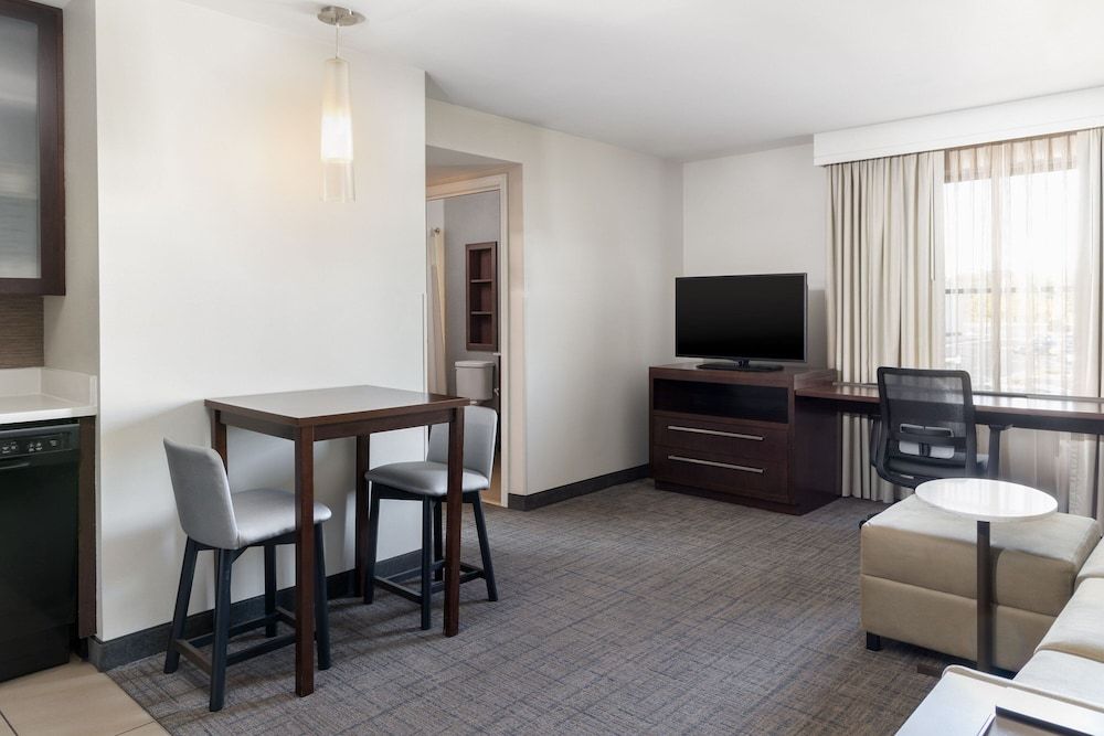 Suite, 1 King Bed with Sofa bed, Non Smoking (Hearing Accessible)
