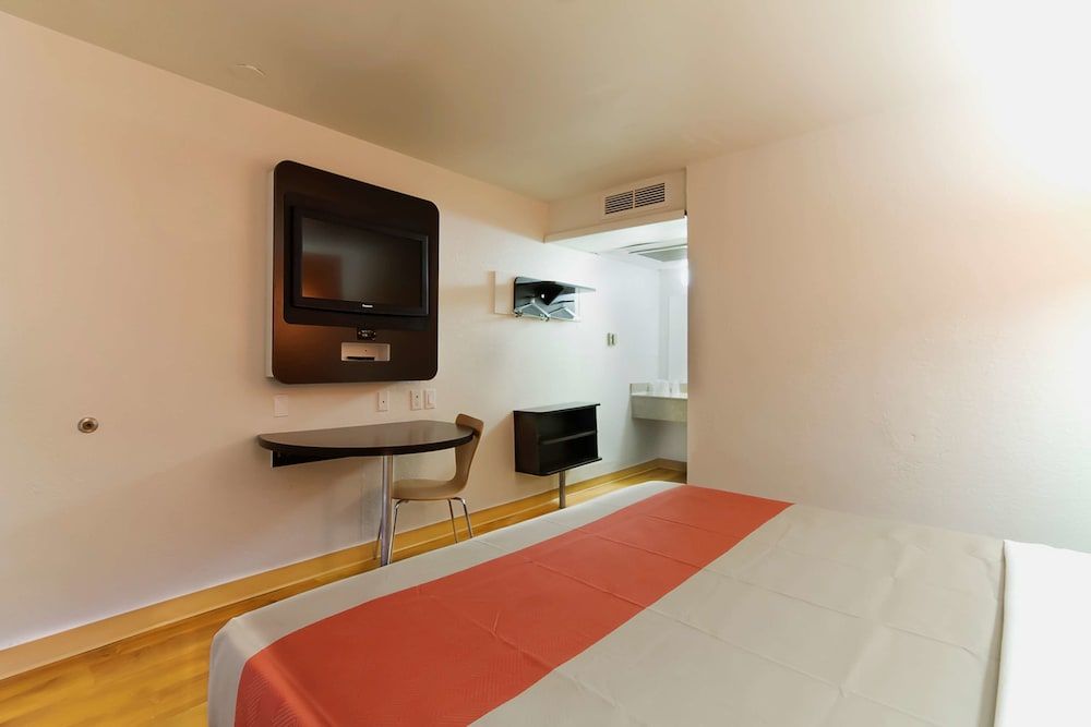 Motel 6 Capitol Heights, MD - Washington Standard Room, 1 Queen Bed, Accessible, Non Smoking 3