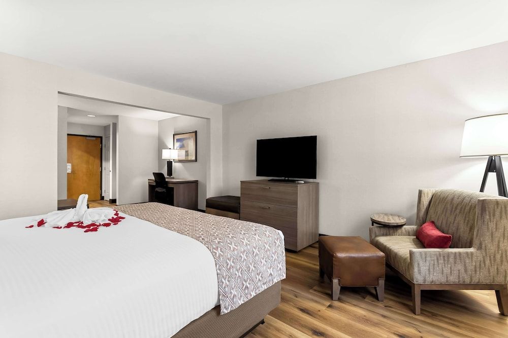 Best Western Moriarty Heritage Inn Suite, 1 King Bed, Non Smoking, Refrigerator & Microwave (with Sofabed)