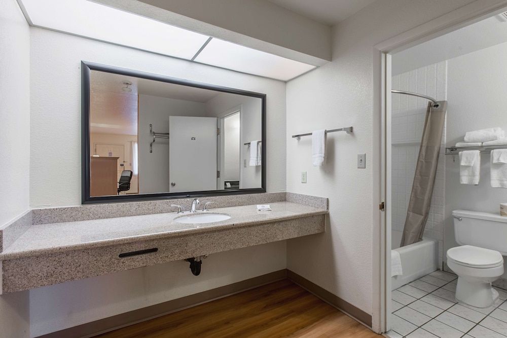 Motel 6 Lordsburg, NM Deluxe Room, 2 Queen Beds, Non Smoking, Refrigerator & Microwave 10