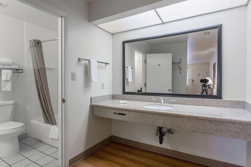 Motel 6 Lordsburg, NM Deluxe Room, 2 Queen Beds, Non Smoking, Refrigerator & Microwave 7