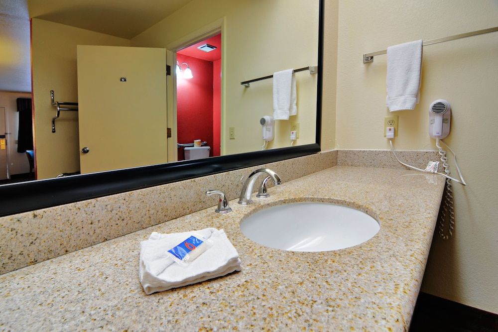 Motel 6 Lordsburg, NM Standard Room, 2 Queen Beds, Accessible, Non Smoking 4