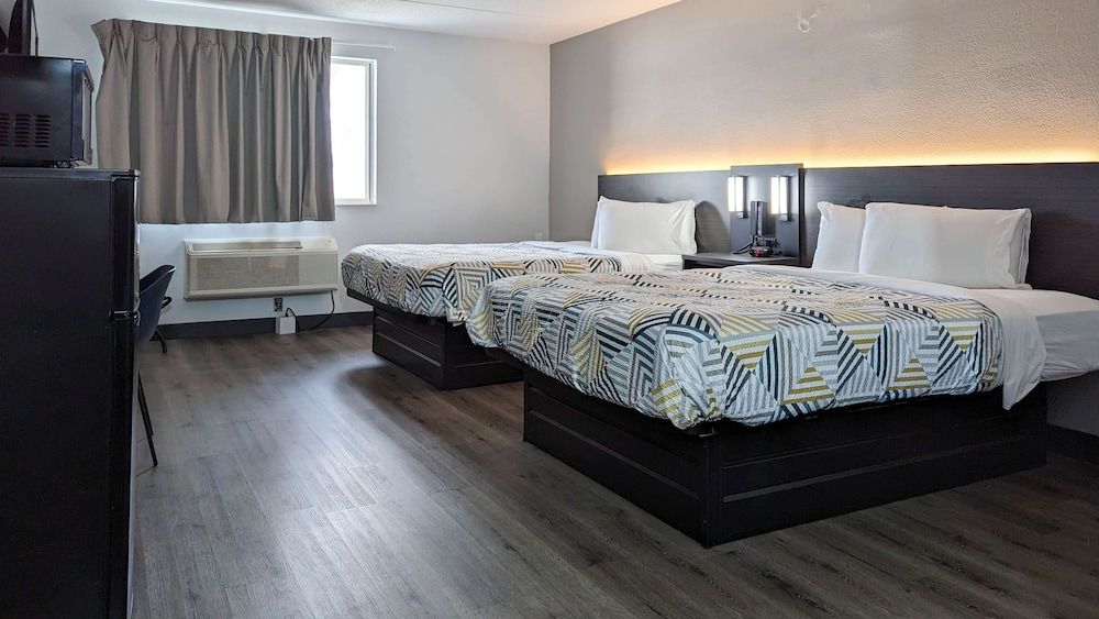 Motel 6 Danvers, MA - Boston North Standard Room, 2 Double Beds, Non Smoking, Refrigerator & Microwave