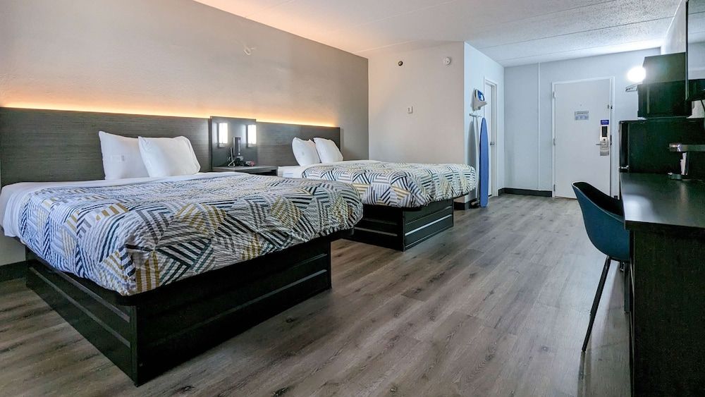 Motel 6 Danvers, MA - Boston North Standard Room, 2 Double Beds, Non Smoking, Refrigerator & Microwave 2