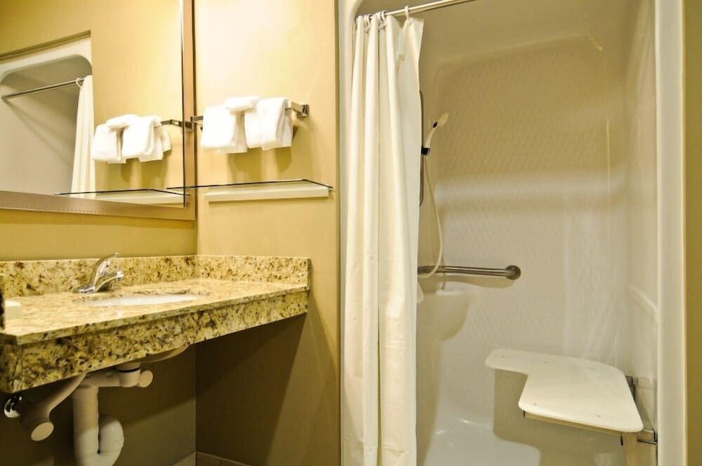 Best Western Plus Night Watchman Inn & Suites Standard Room, 1 King Bed, Non Smoking, Refrigerator & Microwave 4