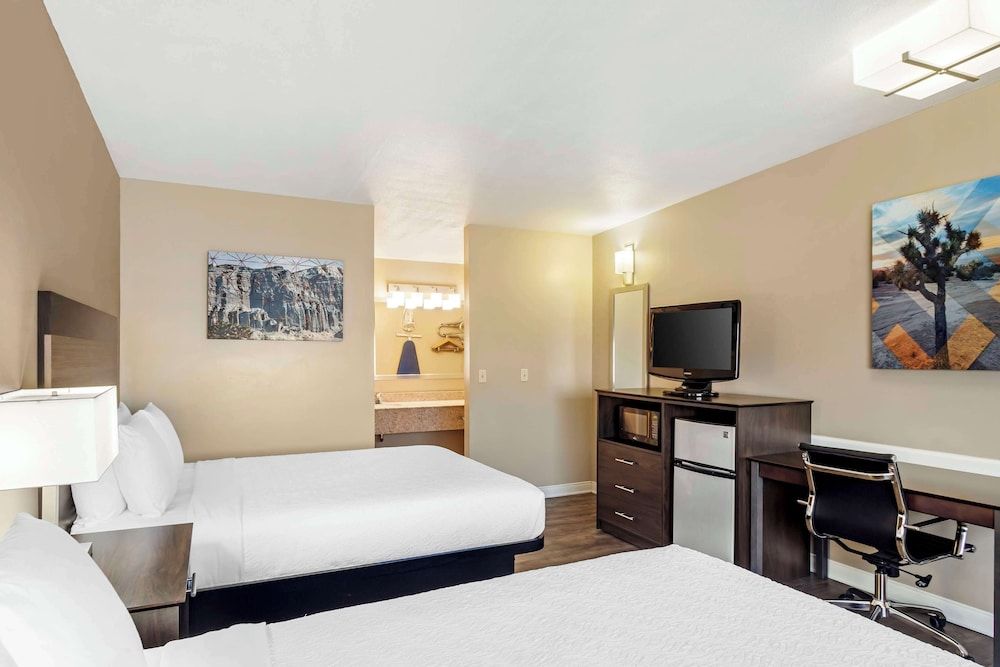 Best Western China Lake Inn Standard Room, 2 Queen Beds, Non Smoking, Refrigerator & Microwave (Larger Room) 2