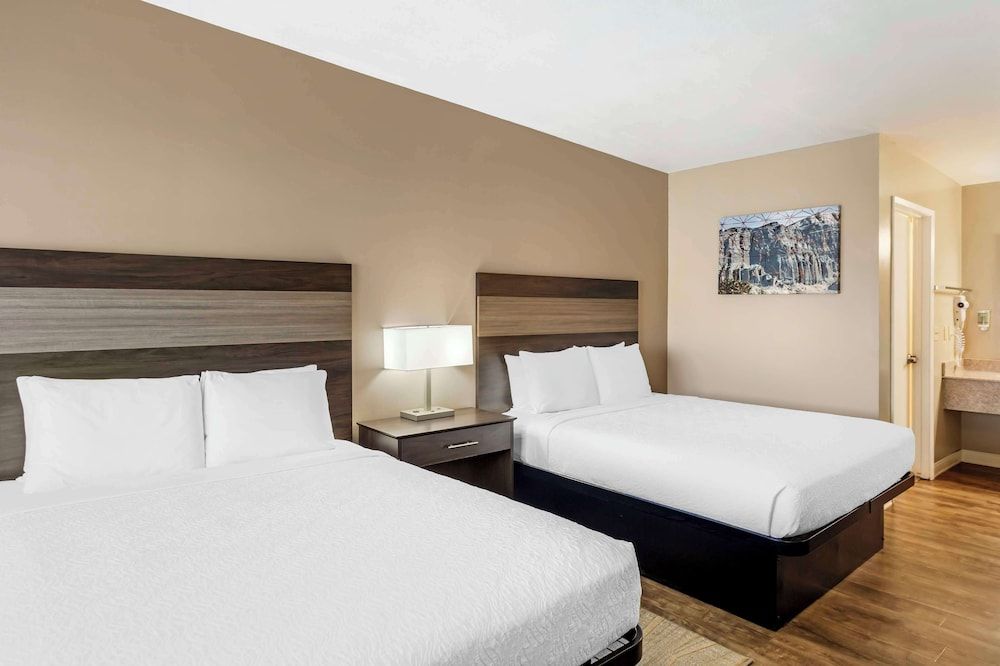 Best Western China Lake Inn Standard Room, 2 Queen Beds, Non Smoking, Refrigerator & Microwave (Larger Room)