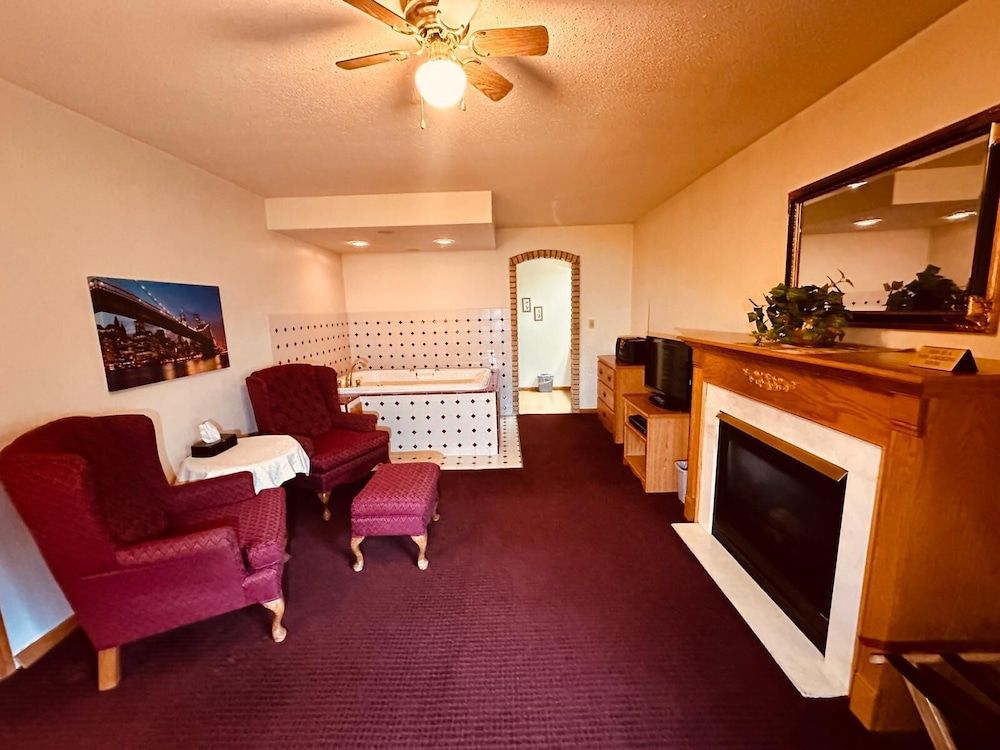 AmeriVu Inn and Suites - St. Croix Falls Honeymoon Suite 7