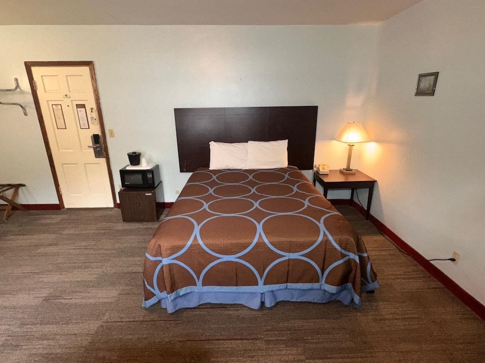AmeriVu Inn and Suites - St. Croix Falls Standard Single Room 3